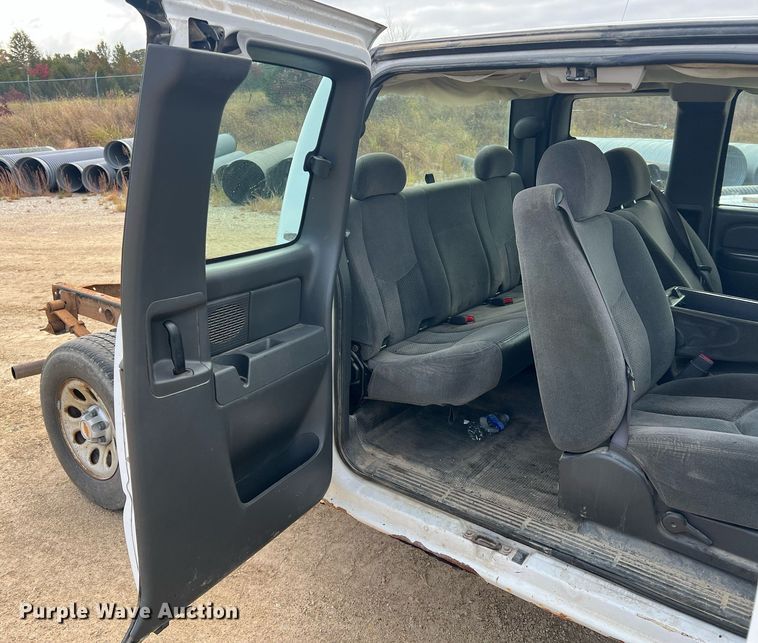 image for item NI9059 2005 Chevrolet Silverado 1500  Ext. Cab pickup truck cab and chassis