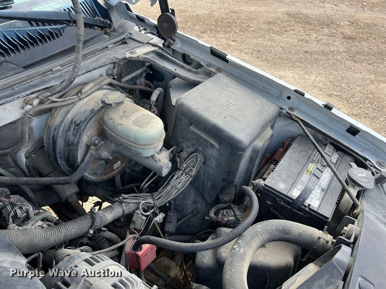 image for item NI9059 2005 Chevrolet Silverado 1500  Ext. Cab pickup truck cab and chassis