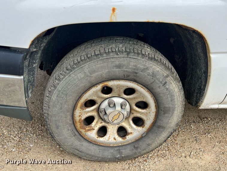 image for item NI9059 2005 Chevrolet Silverado 1500  Ext. Cab pickup truck cab and chassis