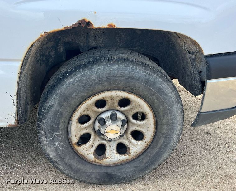 image for item NI9059 2005 Chevrolet Silverado 1500  Ext. Cab pickup truck cab and chassis