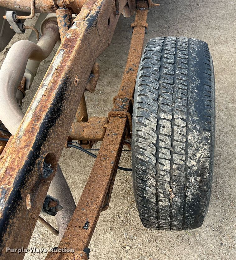 image for item NI9059 2005 Chevrolet Silverado 1500  Ext. Cab pickup truck cab and chassis