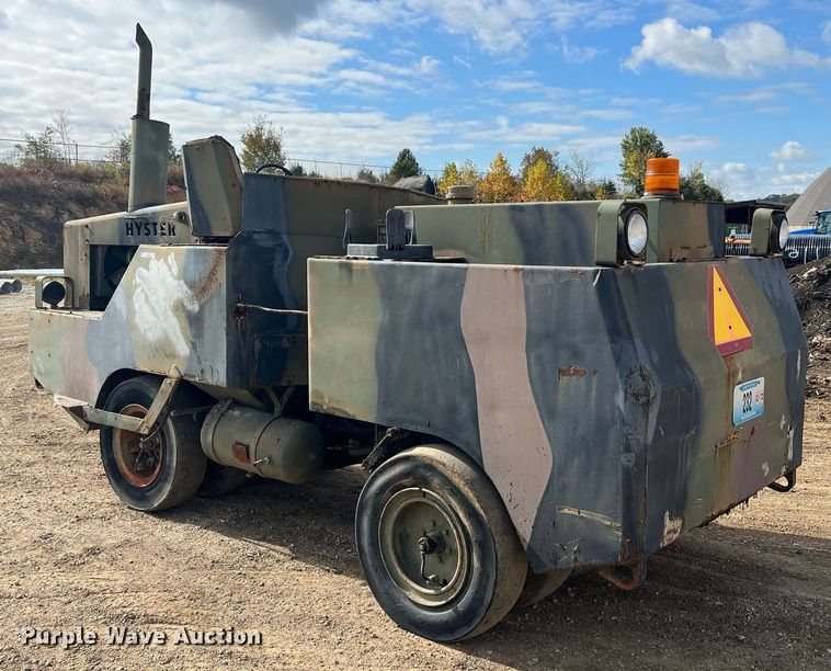 image for item NI9060 Hyster C530  pneumatic roller