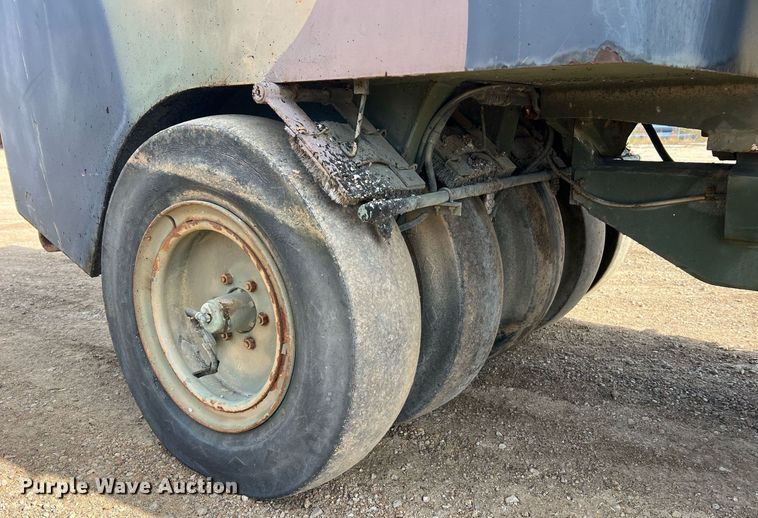 image for item NI9060 Hyster C530  pneumatic roller