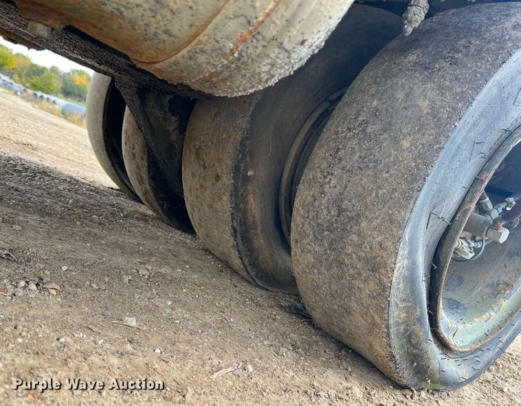 image for item NI9060 Hyster C530  pneumatic roller