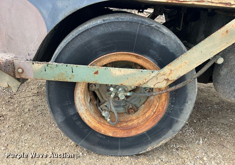 image for item NI9060 Hyster C530  pneumatic roller