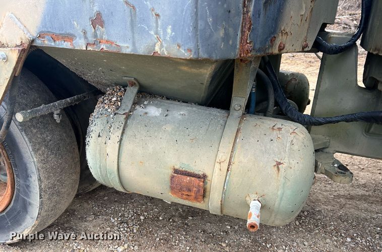 image for item NI9060 Hyster C530  pneumatic roller