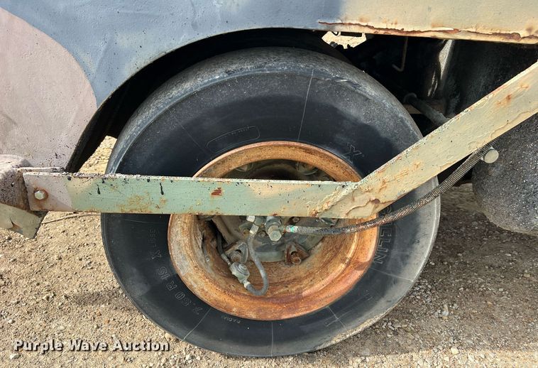 image for item NI9060 Hyster C530  pneumatic roller