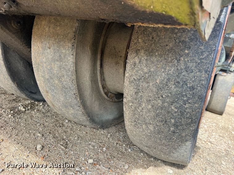 image for item NI9060 Hyster C530  pneumatic roller