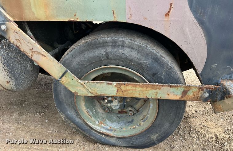 image for item NI9060 Hyster C530  pneumatic roller