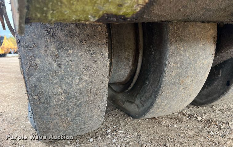 image for item NI9060 Hyster C530  pneumatic roller