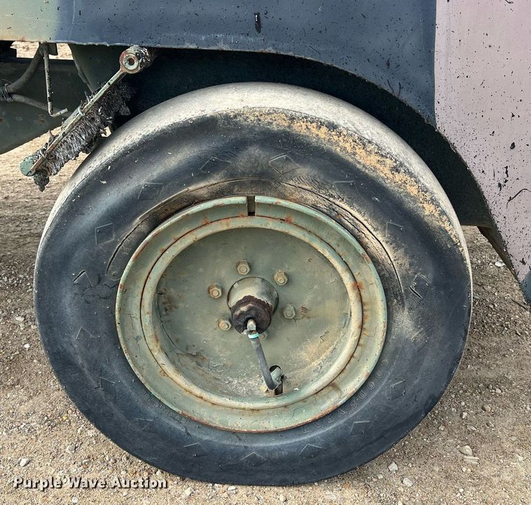 image for item NI9060 Hyster C530  pneumatic roller