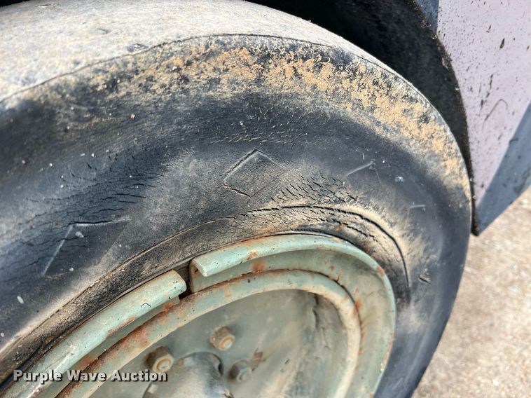 image for item NI9060 Hyster C530  pneumatic roller