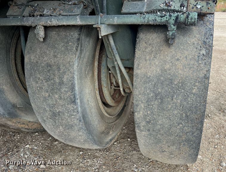 image for item NI9060 Hyster C530  pneumatic roller