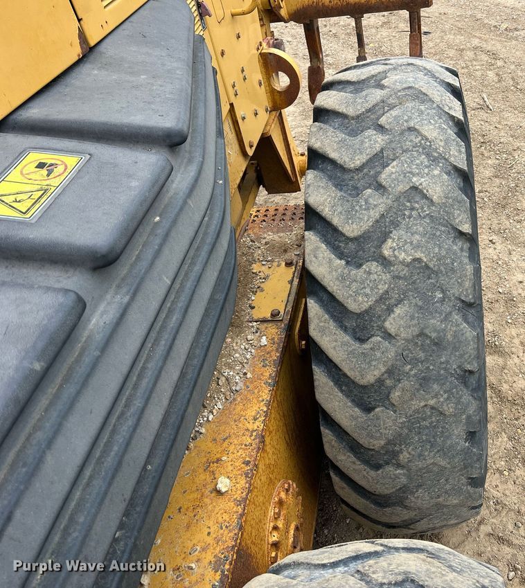 image for item NI9061 2005 Caterpillar 12H  VHP motor grader