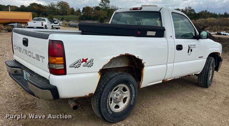 image for item NI9063 2002 Chevrolet Silverado 1500  pickup truck