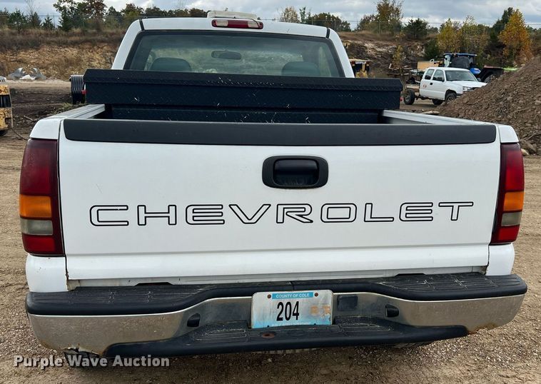 image for item NI9063 2002 Chevrolet Silverado 1500  pickup truck