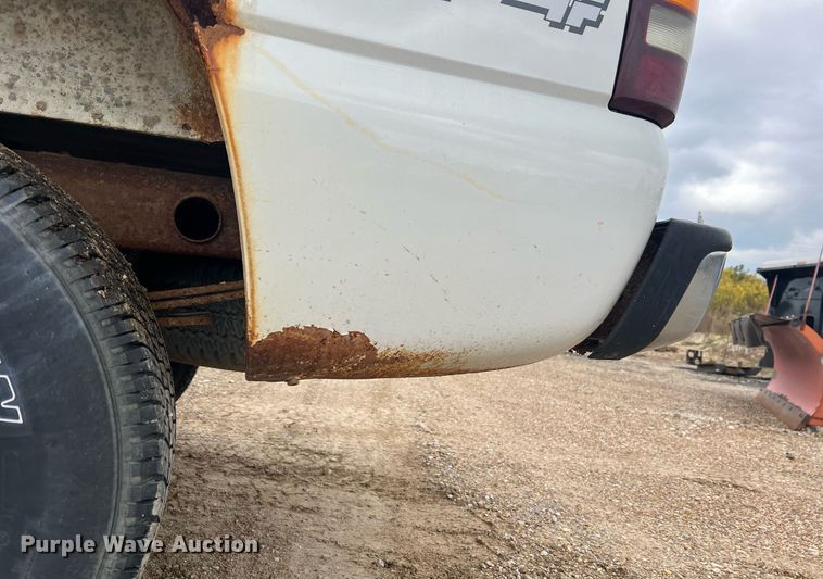 image for item NI9063 2002 Chevrolet Silverado 1500  pickup truck