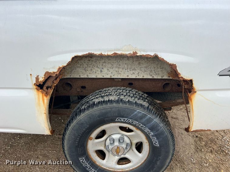 image for item NI9063 2002 Chevrolet Silverado 1500  pickup truck