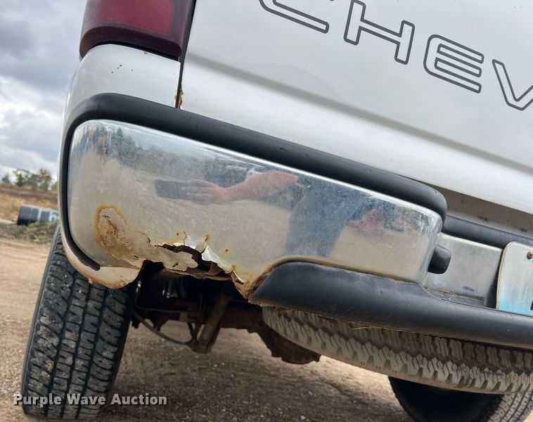 image for item NI9063 2002 Chevrolet Silverado 1500  pickup truck