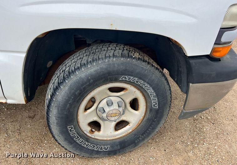 image for item NI9063 2002 Chevrolet Silverado 1500  pickup truck