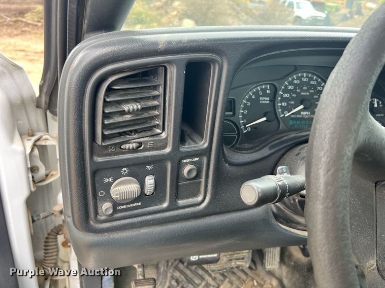 image for item NI9063 2002 Chevrolet Silverado 1500  pickup truck