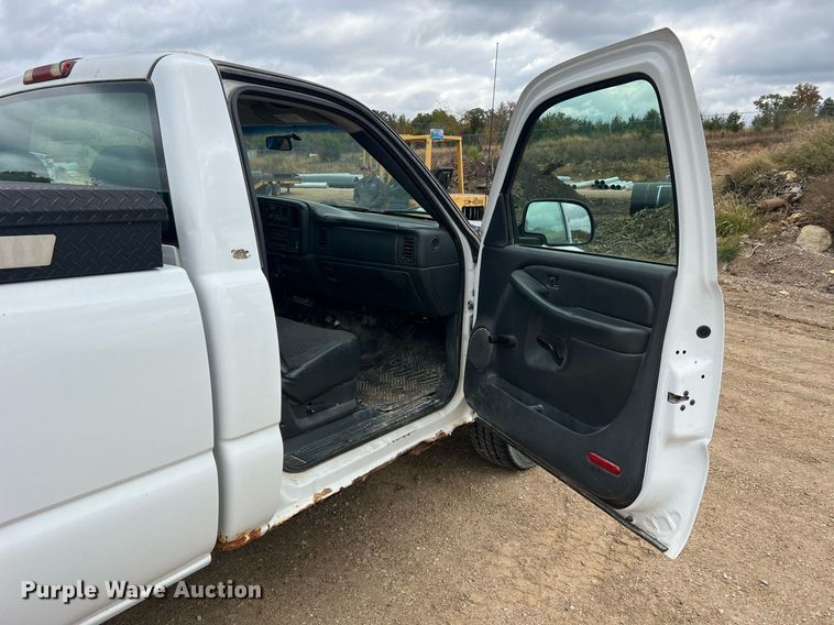 image for item NI9063 2002 Chevrolet Silverado 1500  pickup truck