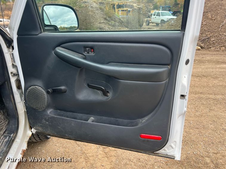 image for item NI9063 2002 Chevrolet Silverado 1500  pickup truck