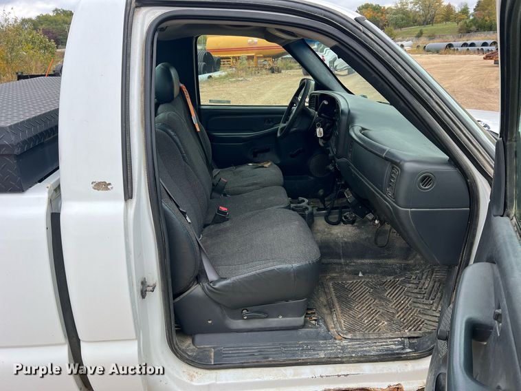 image for item NI9063 2002 Chevrolet Silverado 1500  pickup truck