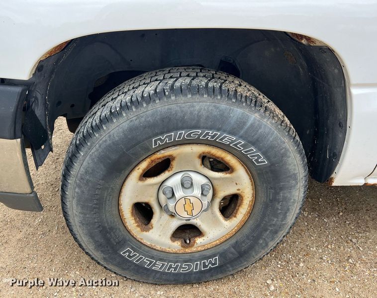 image for item NI9063 2002 Chevrolet Silverado 1500  pickup truck