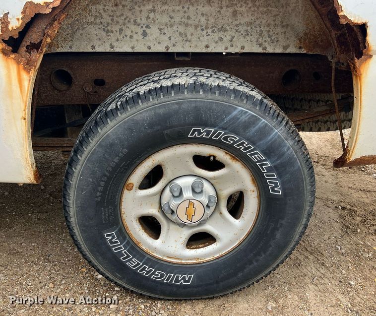 image for item NI9063 2002 Chevrolet Silverado 1500  pickup truck