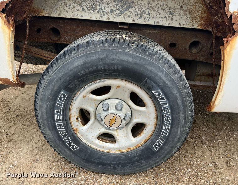 image for item NI9063 2002 Chevrolet Silverado 1500  pickup truck