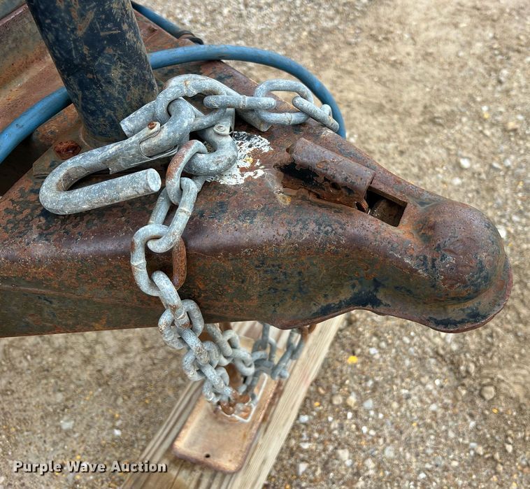 image for item NI9064 2004 Doolittle  enclosed cargo trailer