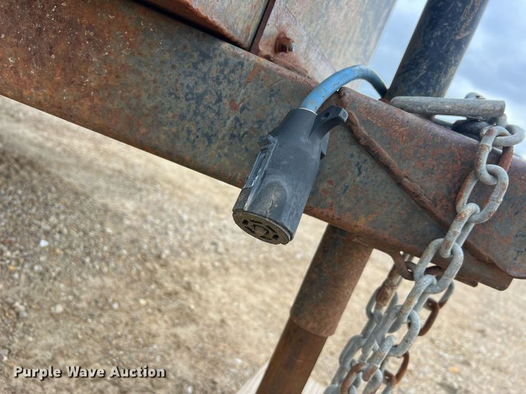 image for item NI9064 2004 Doolittle  enclosed cargo trailer