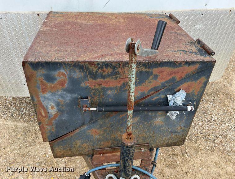 image for item NI9064 2004 Doolittle  enclosed cargo trailer