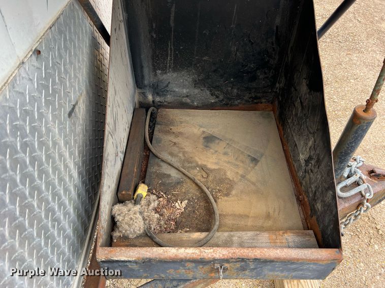 image for item NI9064 2004 Doolittle  enclosed cargo trailer