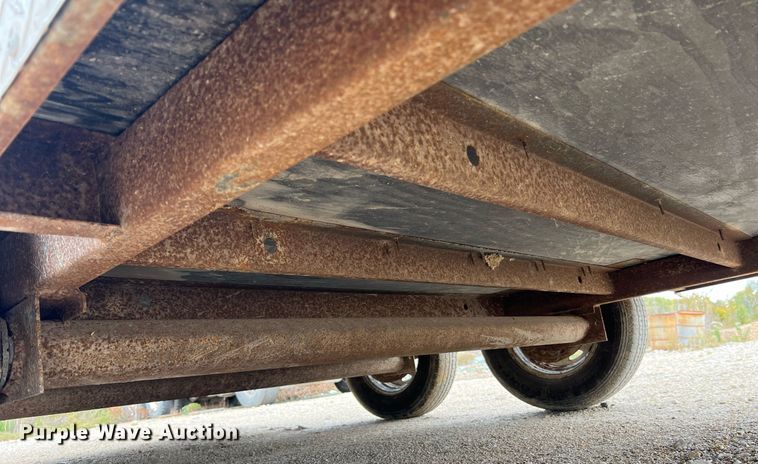 image for item NI9064 2004 Doolittle  enclosed cargo trailer