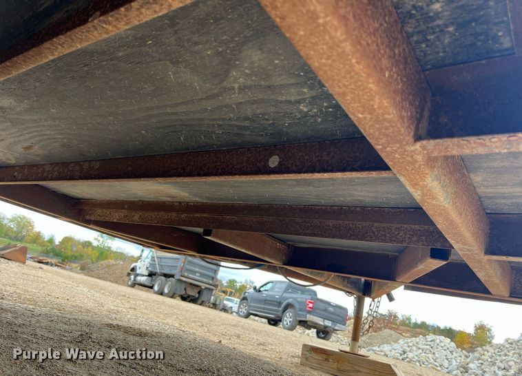 image for item NI9064 2004 Doolittle  enclosed cargo trailer