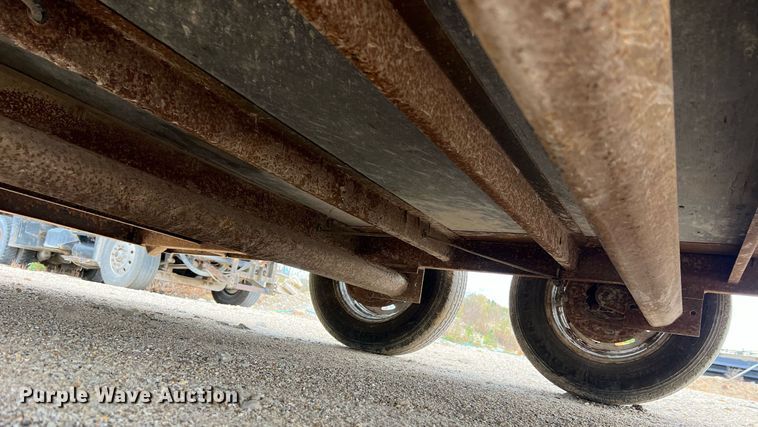 image for item NI9064 2004 Doolittle  enclosed cargo trailer