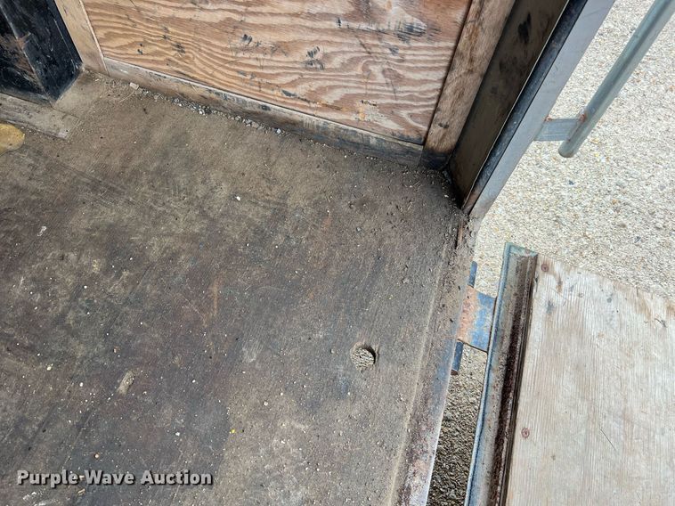 image for item NI9064 2004 Doolittle  enclosed cargo trailer