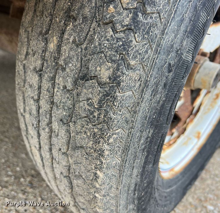 image for item NI9064 2004 Doolittle  enclosed cargo trailer