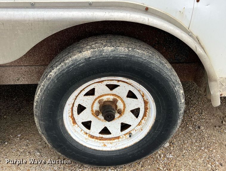 image for item NI9064 2004 Doolittle  enclosed cargo trailer