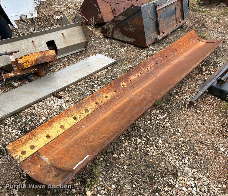 image for item NI9068 Caterpillar  12' molboard