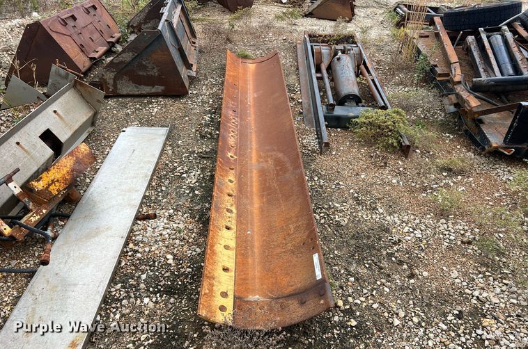 image for item NI9068 Caterpillar  12' molboard