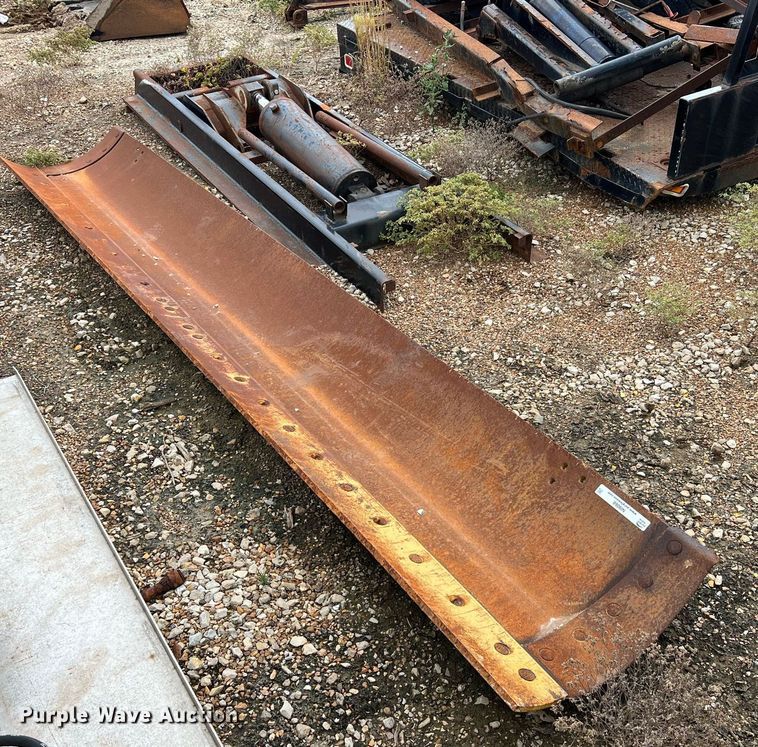 image for item NI9068 Caterpillar  12' molboard