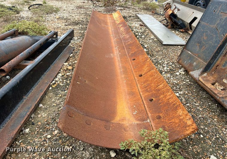 image for item NI9068 Caterpillar  12' molboard