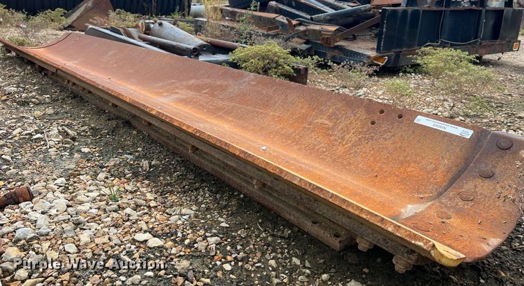 image for item NI9068 Caterpillar  12' molboard