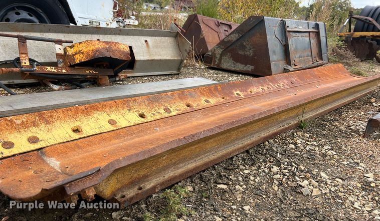 image for item NI9068 Caterpillar  12' molboard