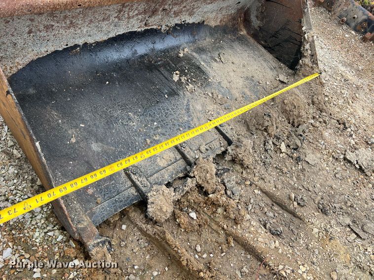 image for item NI9070 67" W skid steer bucket