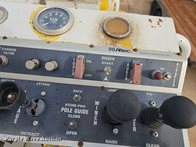 image for item NJ9897 1991  Chevrolet Kodiak  digger derrick truck