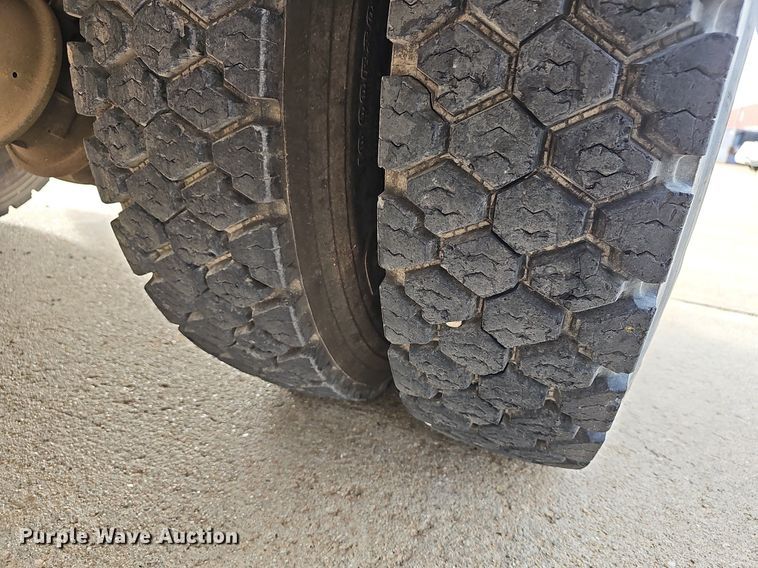 image for item NJ9897 1991  Chevrolet Kodiak  digger derrick truck